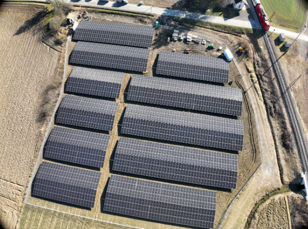 Solarpark mit Ost-West-Austrichtung in Hohenbrugg